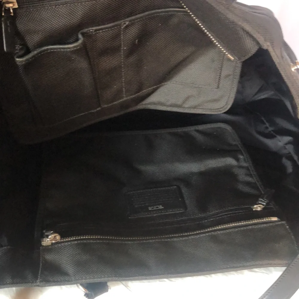 TUMI large black weekender bag. Leather and nylon. Detachable strap.